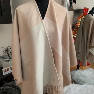 SOIA&KYO women’s pancho/shawl/cape one size NWT